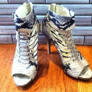 Steven By Steve Madden Alligator Cream & Black Laced Heels w/ Zipper Size 8.5